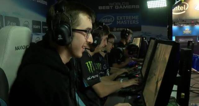 以战斗姿态 以战斗姿态